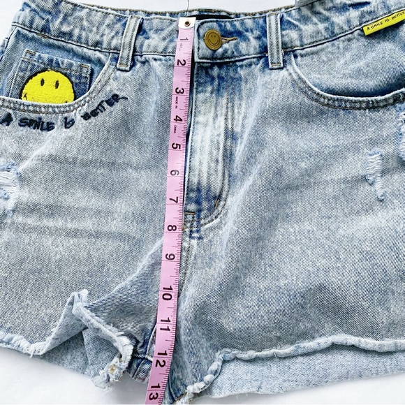 Desigual High Waisted Light Stone Wash Cut Off Smiley Face Jean Shorts - Picture 14 of 16